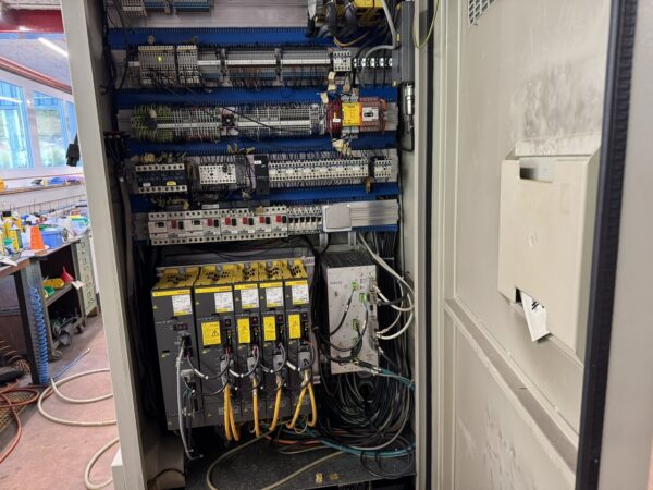 CENTRE D'USINAGE WILLEMIN-MACODEL W-408S
