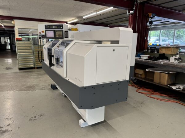CYLINDRICAL GRINDING MACHINE STUDER S-33 CNC
Year 2003 - Fanuc 21i-TB 
With 1x internal and 1x external grinding
centres height 175 mm / between centres 650 mm