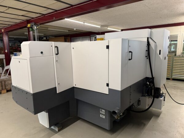 CYLINDRICAL GRINDING MACHINE STUDER S-33 CNC
Year 2003 - Fanuc 21i-TB 
With 1x internal and 1x external grinding
centres height 175 mm / between centres 650 mm