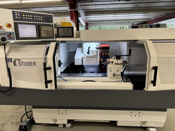 CYLINDRICAL GRINDING MACHINE STUDER S-33 CNC
Year 2003 - Fanuc 21i-TB 
With 1x internal and 1x external grinding
centres height 175 mm / between centres 650 mm