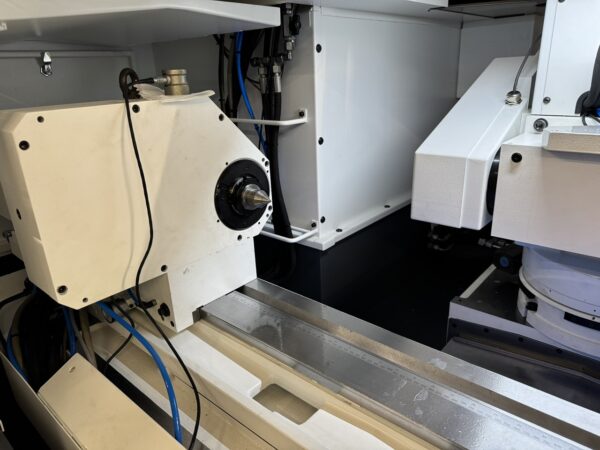 CYLINDRICAL GRINDING MACHINE STUDER S-33 CNC
Year 2003 - Fanuc 21i-TB 
With 1x internal and 1x external grinding
centres height 175 mm / between centres 650 mm
