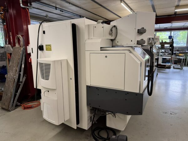 CYLINDRICAL GRINDING MACHINE STUDER S-33 CNC
Year 2003 - Fanuc 21i-TB 
With 1x internal and 1x external grinding
centres height 175 mm / between centres 650 mm