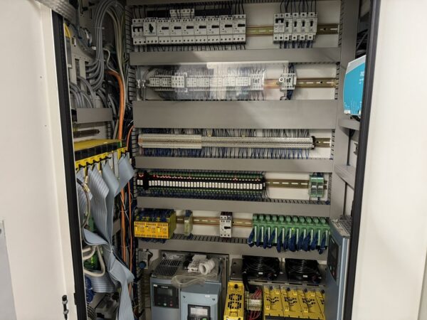 CYLINDRICAL GRINDING MACHINE STUDER S-33 CNC
Year 2003 - Fanuc 21i-TB 
With 1x internal and 1x external grinding
centres height 175 mm / between centres 650 mm