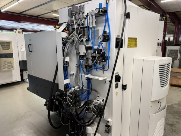 CYLINDRICAL GRINDING MACHINE STUDER S-33 CNC
Year 2003 - Fanuc 21i-TB 
With 1x internal and 1x external grinding
centres height 175 mm / between centres 650 mm