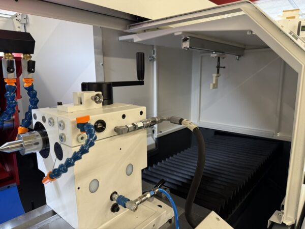 CYLINDRICAL GRINDING MACHINE STUDER S-33 CNC
Year 2003 - Fanuc 21i-TB 
With 1x internal and 1x external grinding
centres height 175 mm / between centres 650 mm