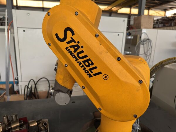 ROBOT INDUSTRIEL "STÄUBLI" TYPE RX60