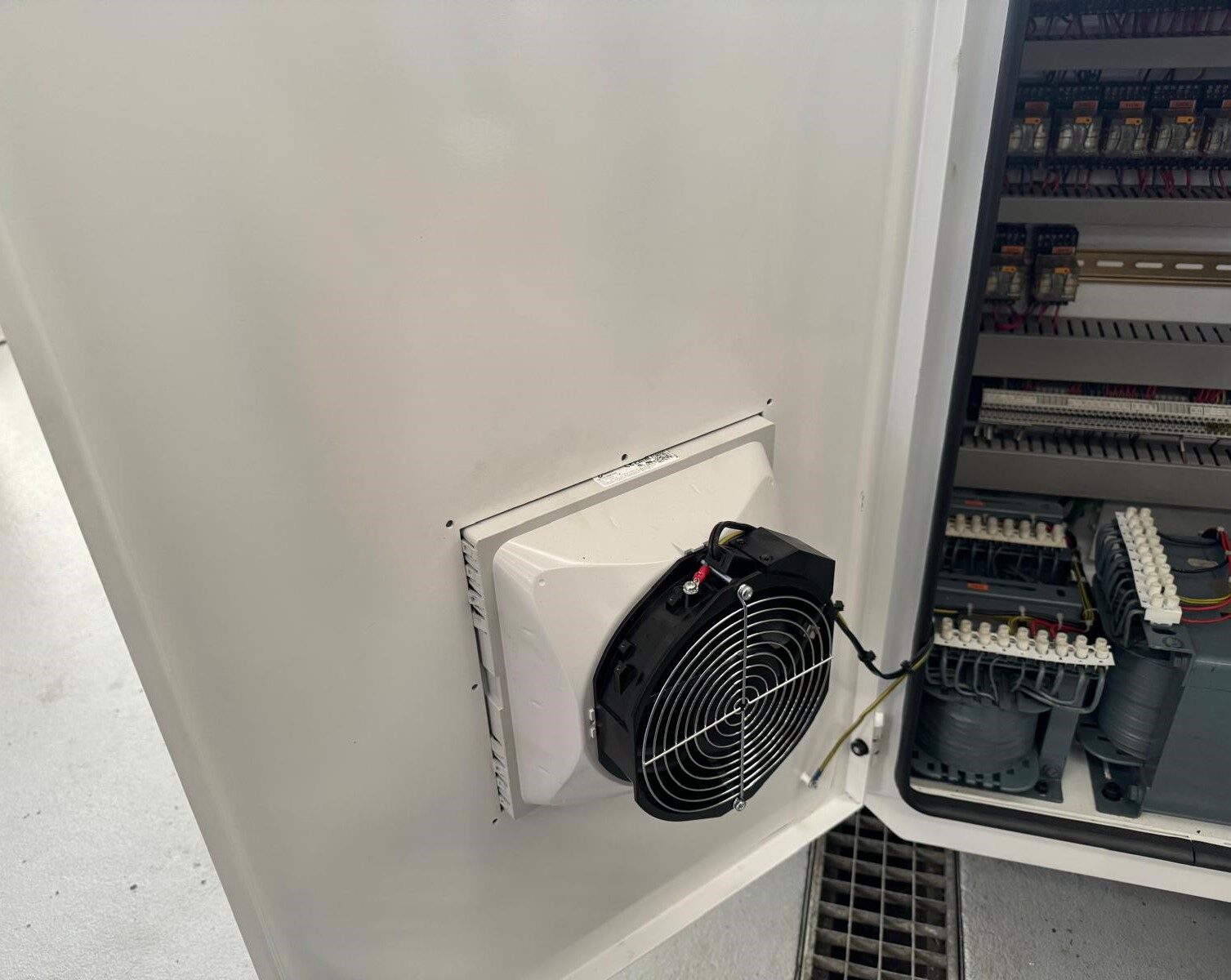 CYLINDRICAL GRINDER STUDER S-30 FAVORIT CYLINDRICAL GRINDER STUDER S-30 FAVORIT