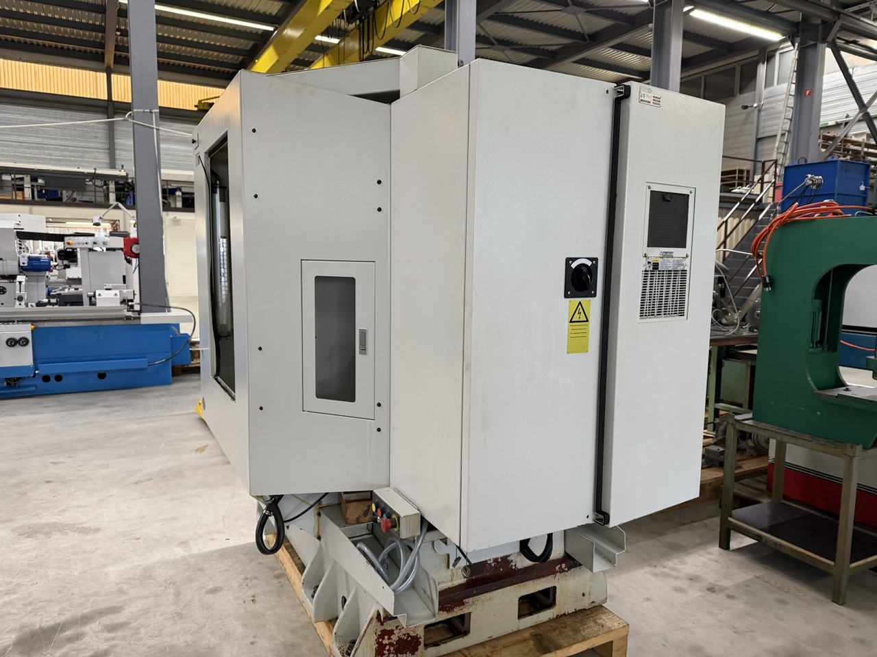 CENTRE USINAGE VERTICAL SCHAUBLIN 48-T CNC CENTRE USINAGE VERTICAL SCHAUBLIN 48-T CNC