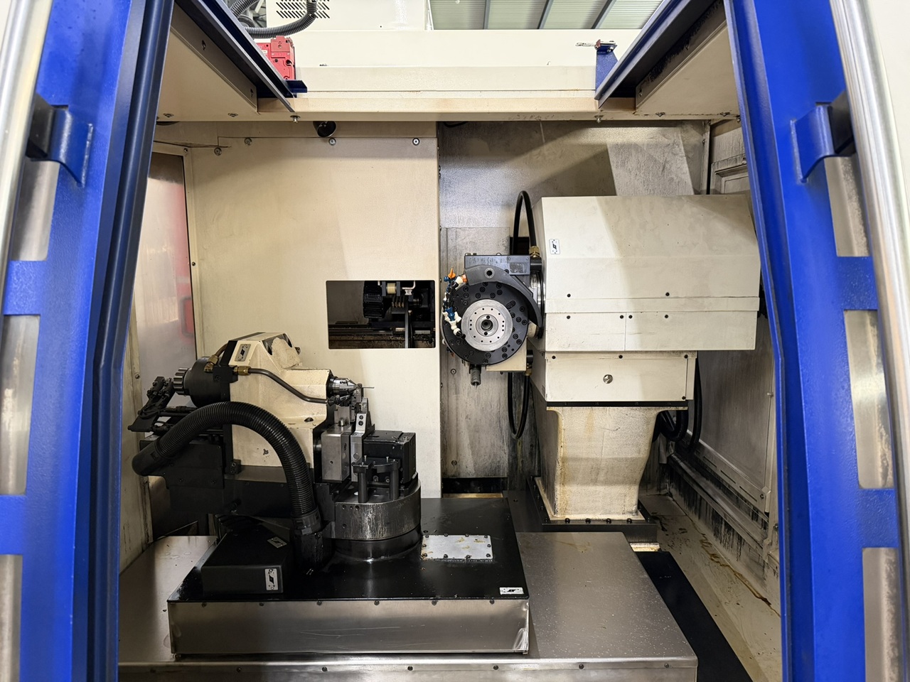 CNC WERKZEUGSCHLEIFMASCHINE ROLLOMATIC 620 XS