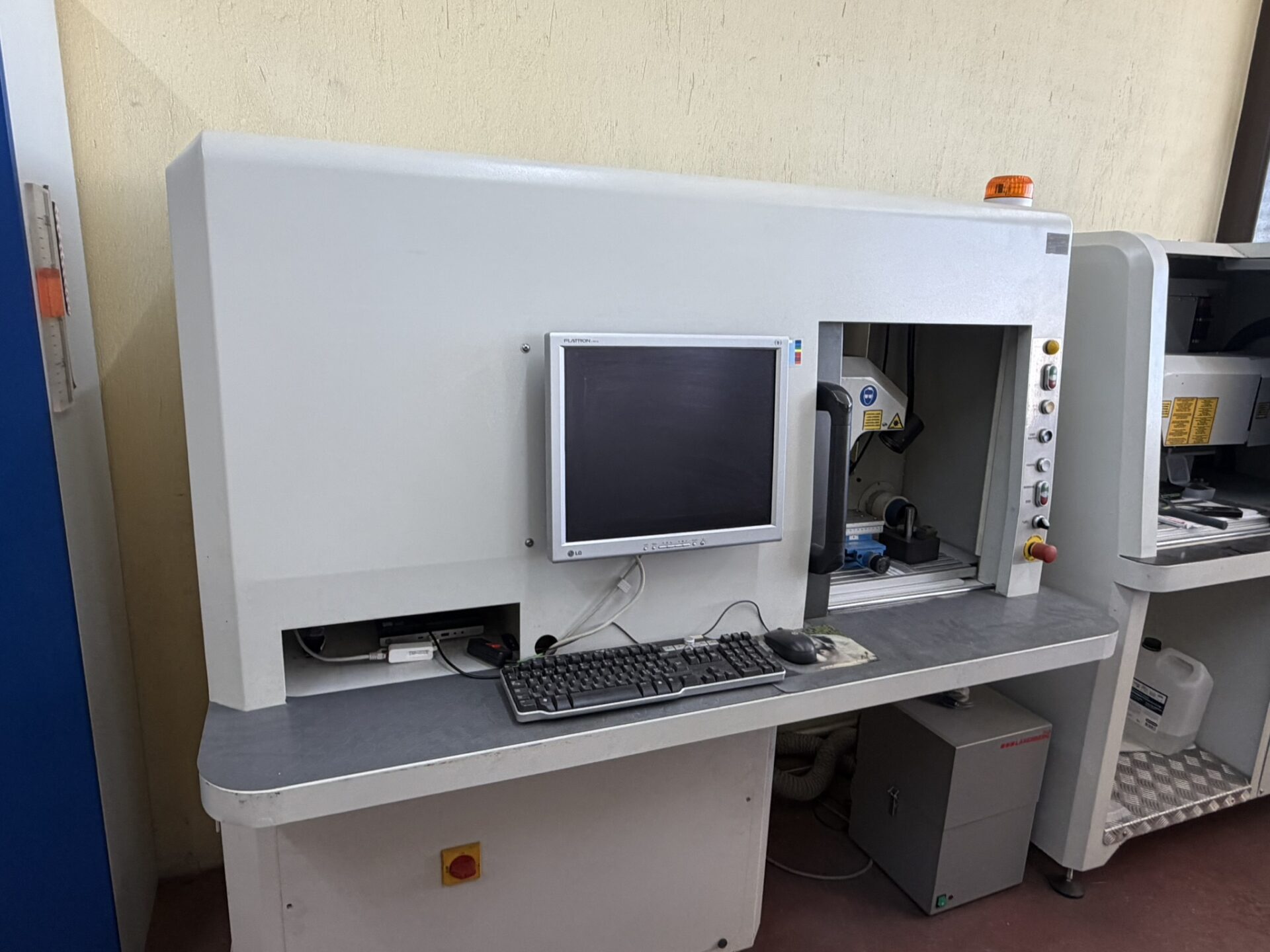 CENTRE DE GRAVURE AU LASER LASERBERG TECH YAG 60 W ELM