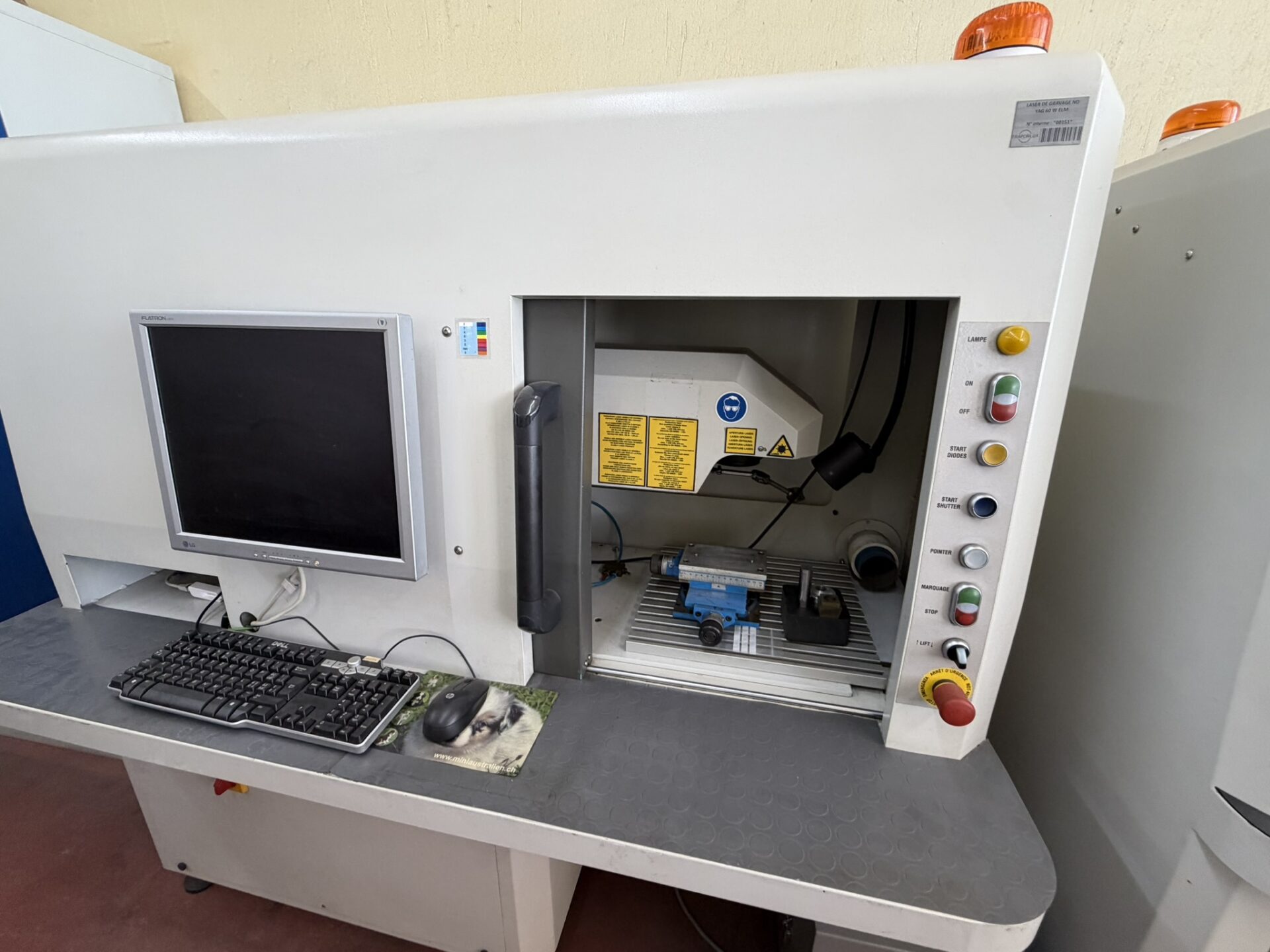 CENTRE DE GRAVURE AU LASER LASERBERG TECH YAG 60 W ELM
