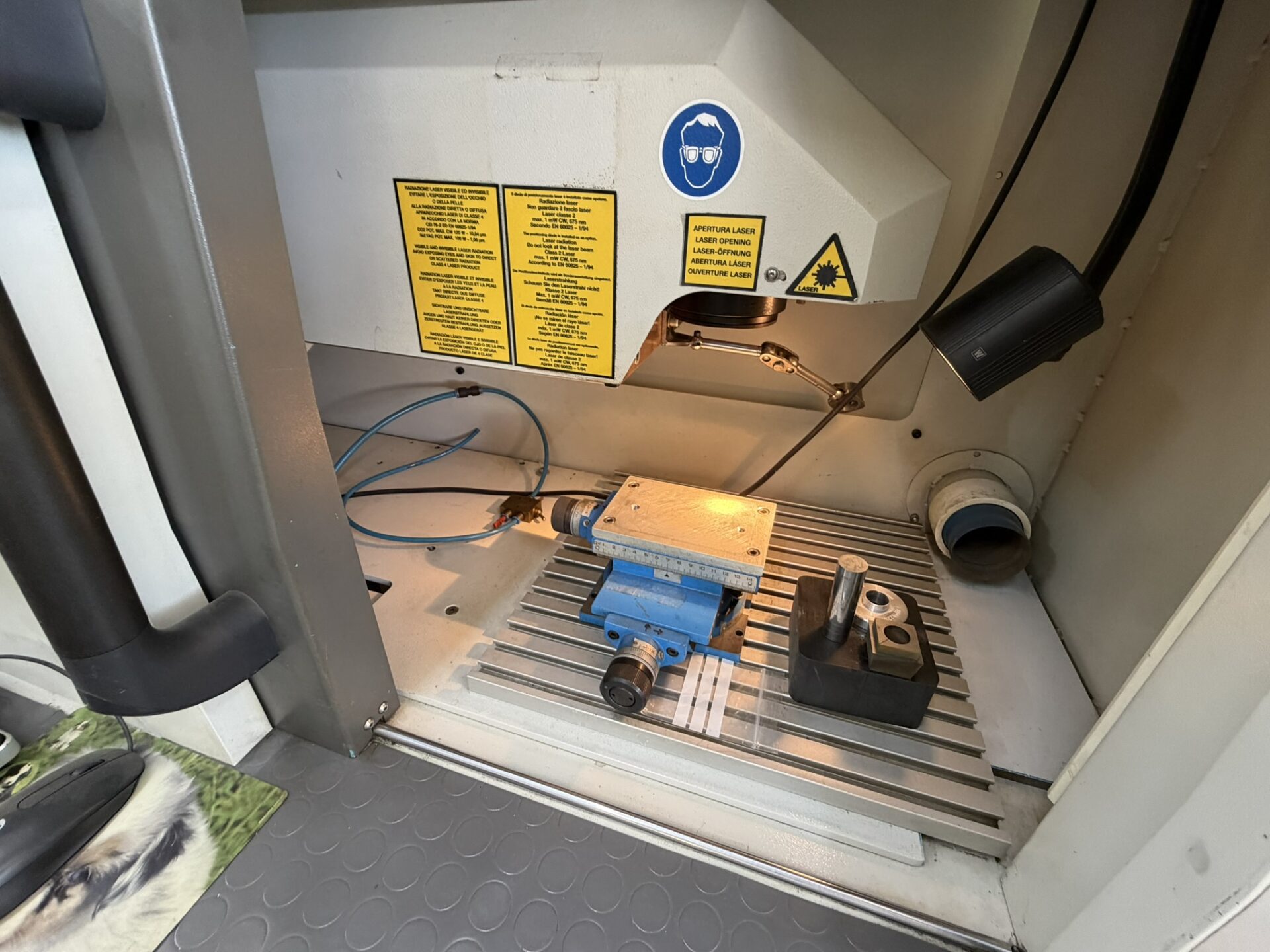 CENTRE DE GRAVURE AU LASER LASERBERG TECH YAG 60 W ELM