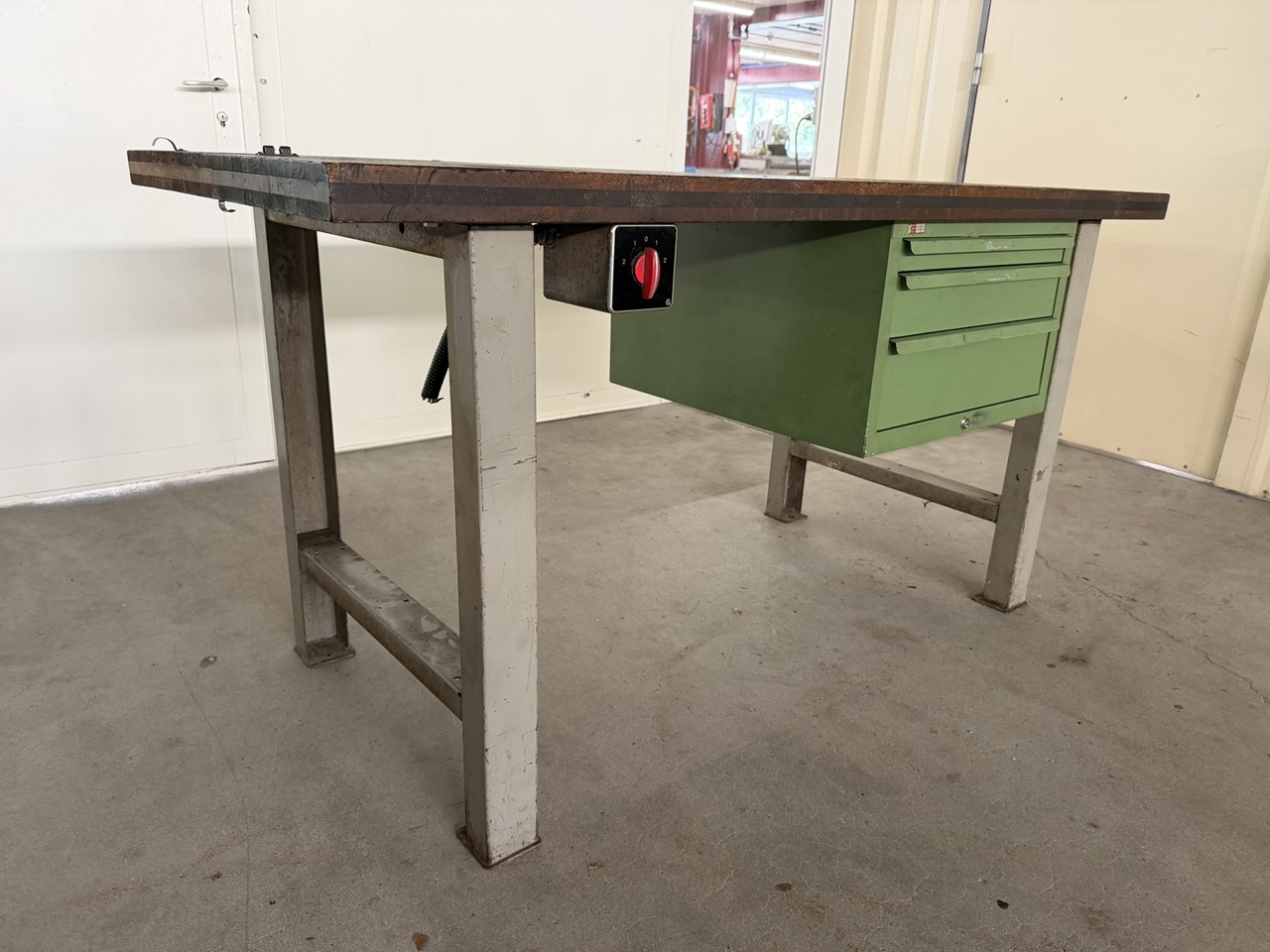 WERKTISCH 170 x 80 x 88 cm; 3 Schubladen WERKTISCH 170 x 80 x 88 cm; 3 Schubladen