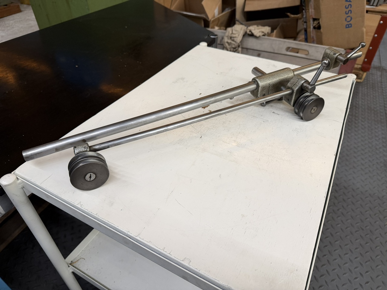 RENVOI-TENDEUR REGLABLE ET ORIENTABLE, AVEC 2 GROUPES DE POULIES FOLLES RENVOI-TENDEUR REGLABLE ET ORIENTABLE, AVEC 2 GROUPES DE POULIES FOLLES